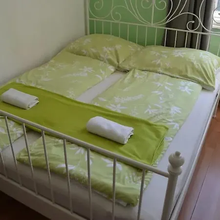 Budapest Guesthouse Homestay *